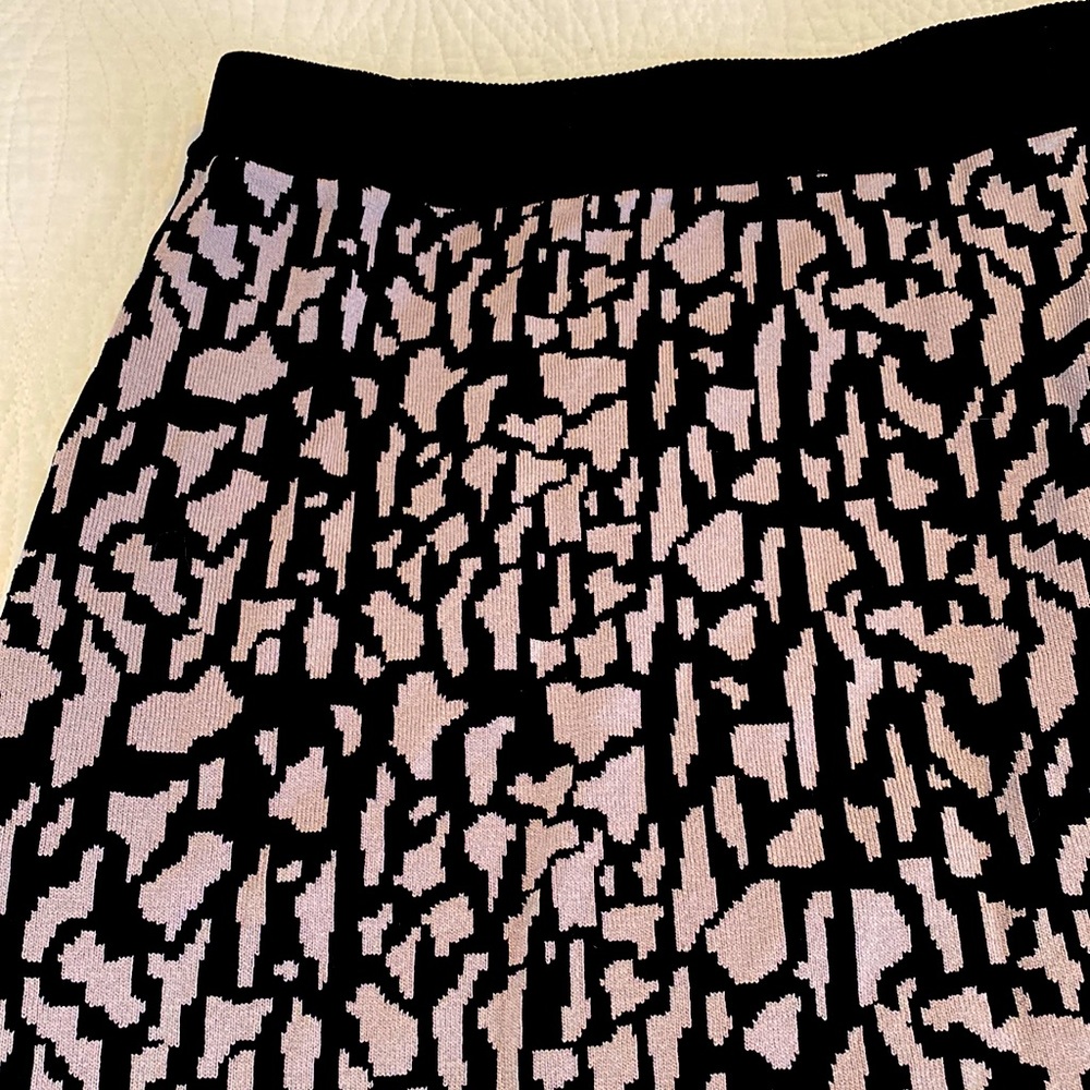 Carmen Marc Valvo Stretch Pencil Skirt